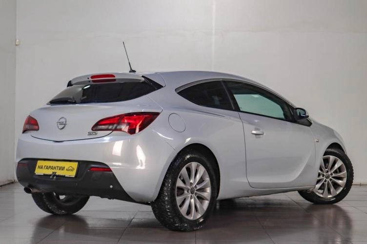 Opel Astra GTC 4 из 5