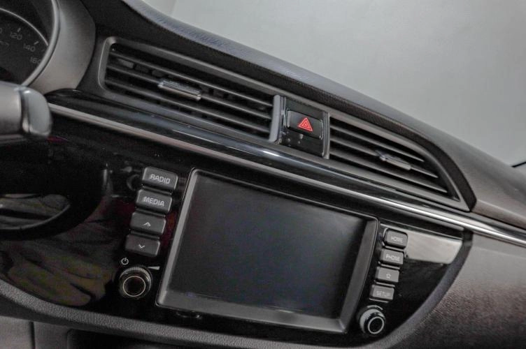 KIA Rio 13 из 18