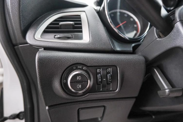 Opel Astra 17 из 21