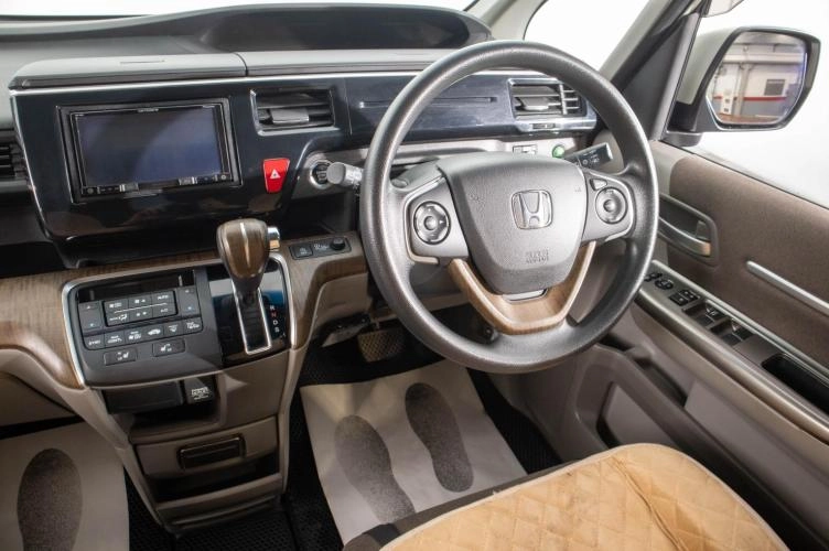 Honda Stepwgn 19 из 30