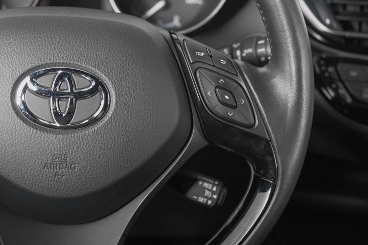 Toyota C-HR 17 из 26