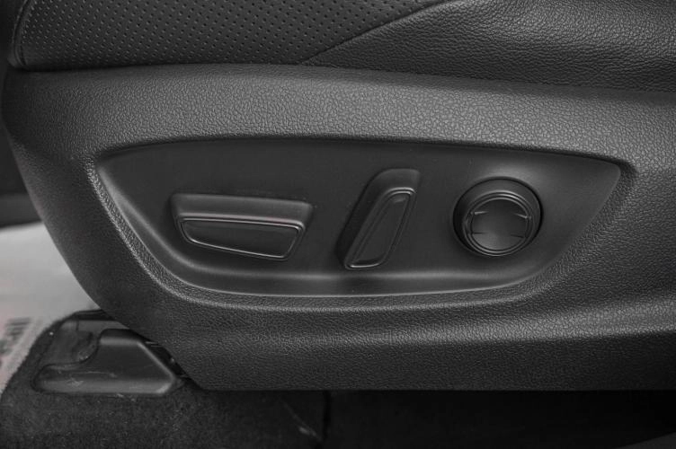 Toyota C-HR 25 из 26