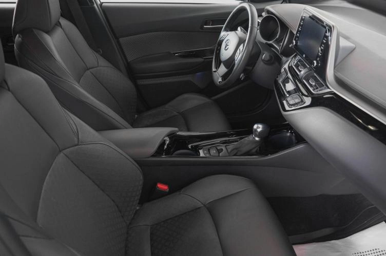 Toyota C-HR 11 из 26