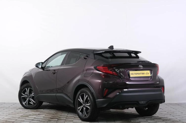 Toyota C-HR 4 из 6