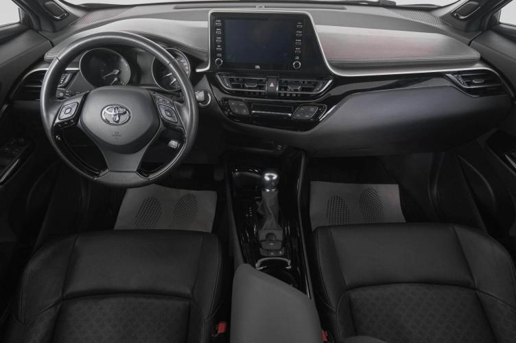 Toyota C-HR 13 из 26