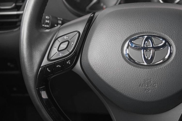 Toyota C-HR 16 из 26