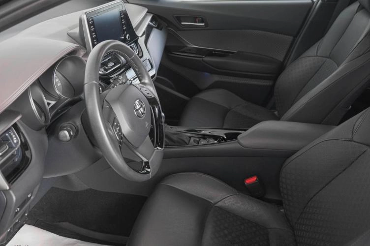 Toyota C-HR 8 из 26
