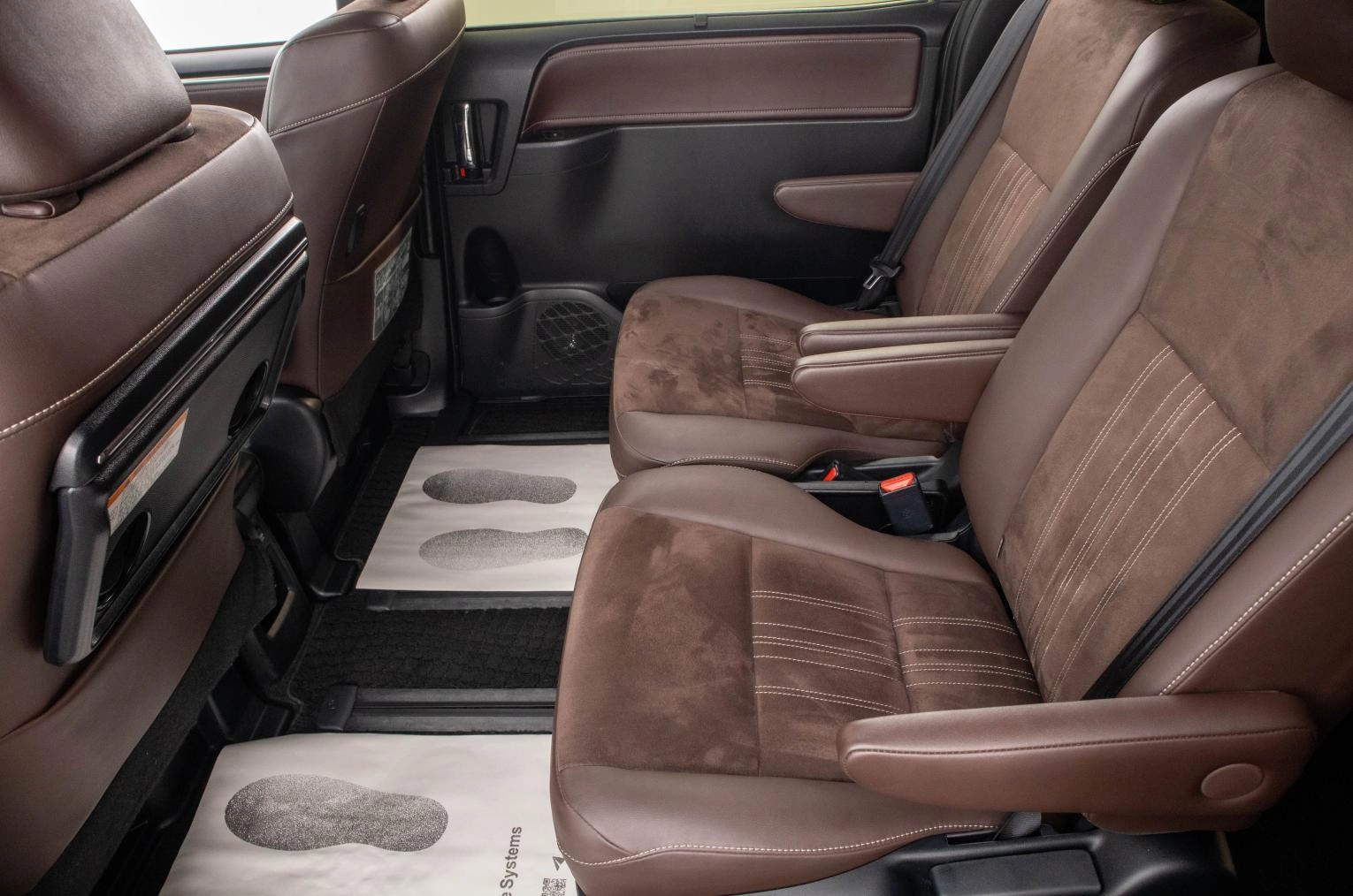 Toyota Esquire 25 из 29
