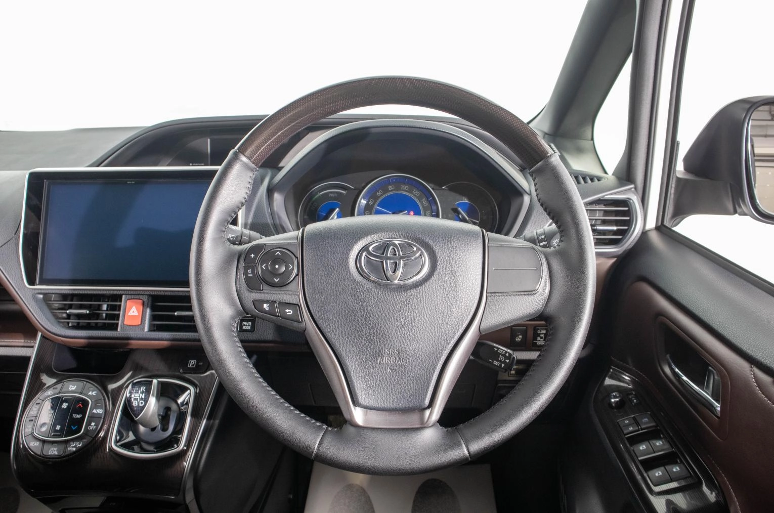 Toyota Esquire 14 из 29