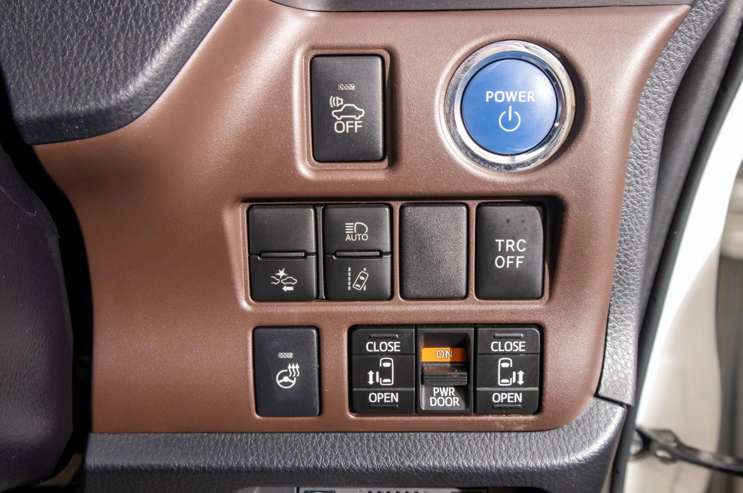 Toyota Esquire 13 из 29