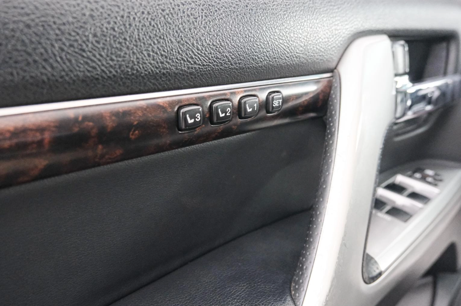Toyota Land Cruiser 20 из 26