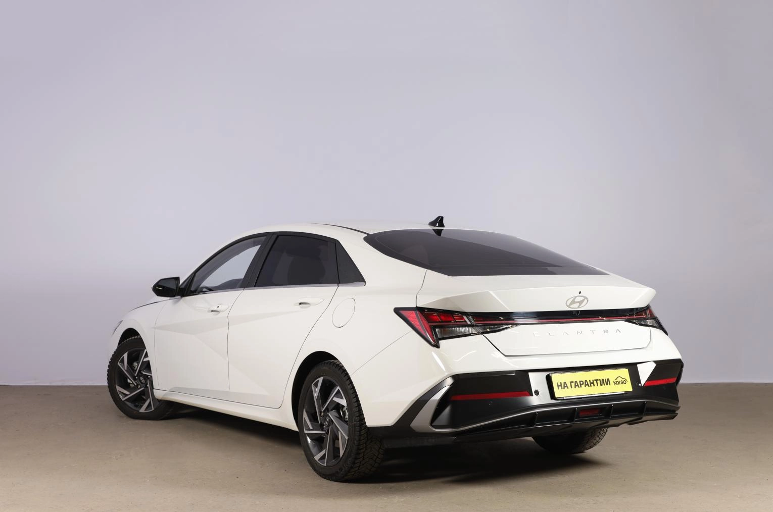 Hyundai Elantra 4 из 18