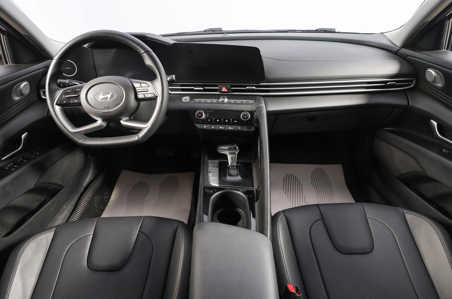 Hyundai Elantra 13 из 18