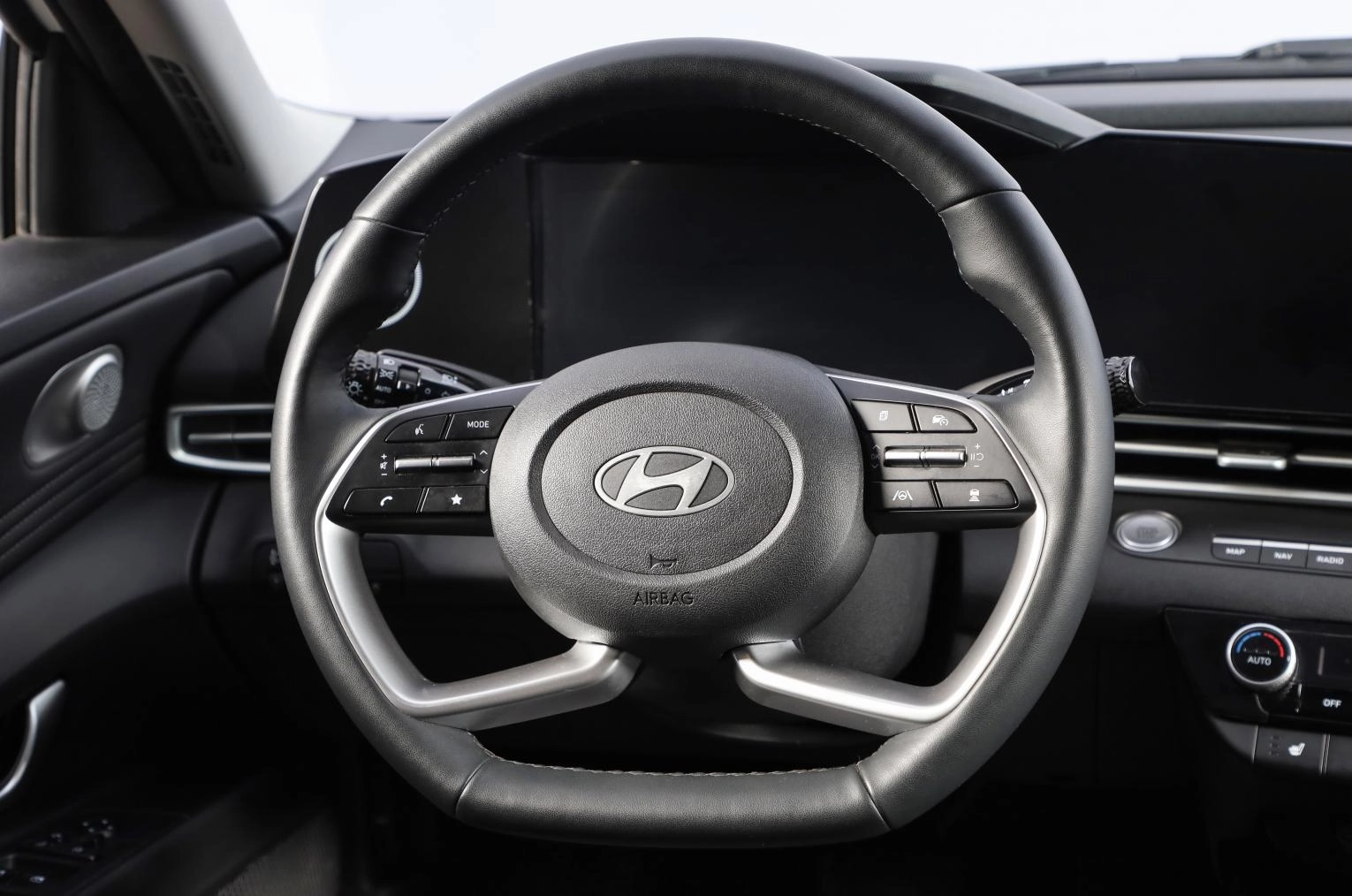 Hyundai Elantra 11 из 18