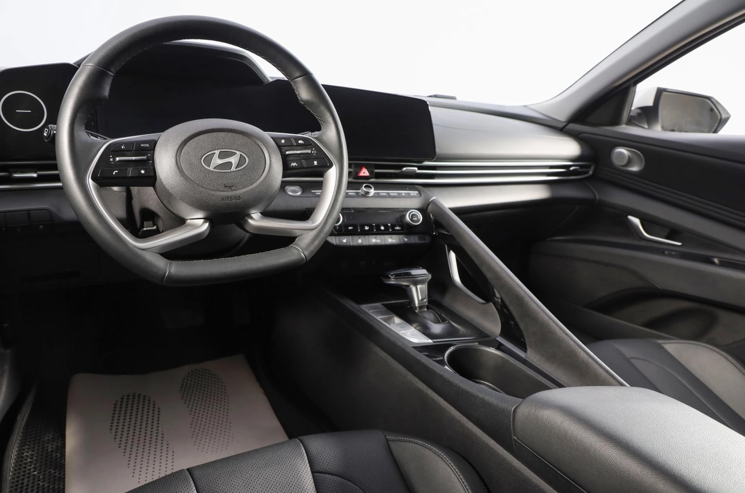 Hyundai Elantra 12 из 18