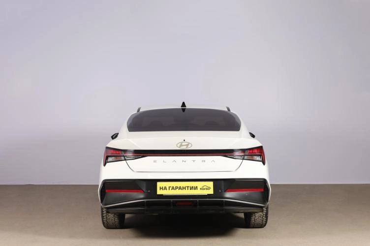 Hyundai Elantra 5 из 6