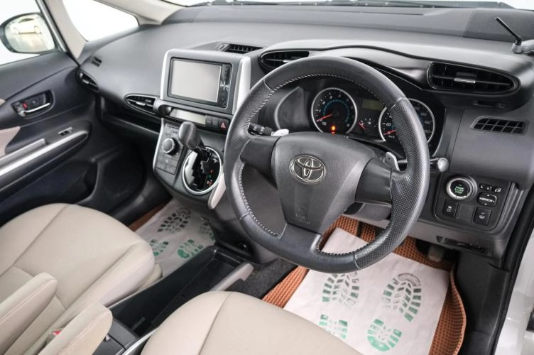 Toyota Wish 8 из 23