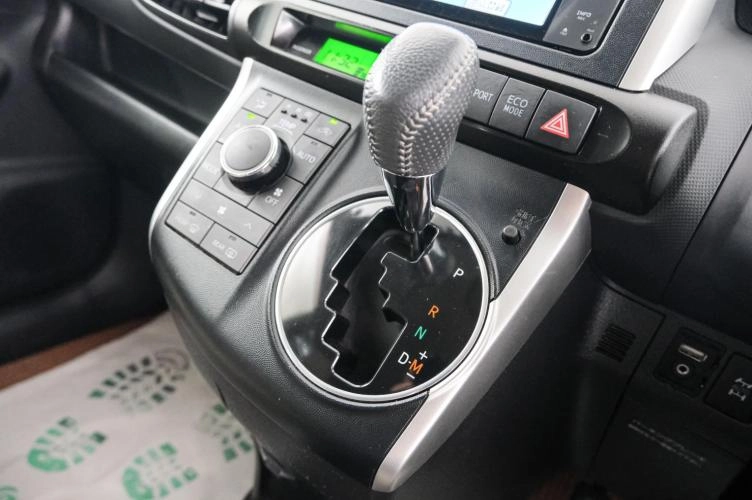 Toyota Wish 16 из 23