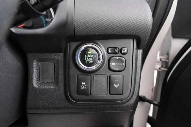 Toyota Wish 18 из 23