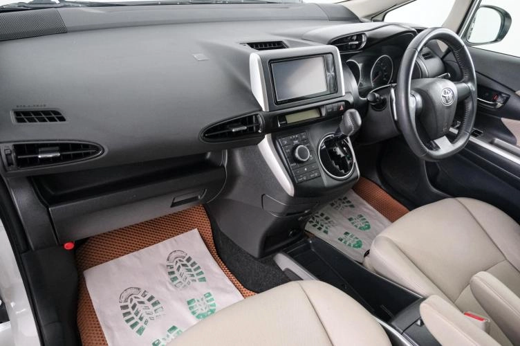 Toyota Wish 12 из 23