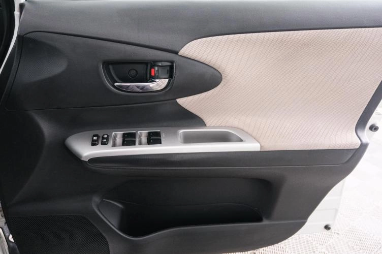 Toyota Wish 19 из 23