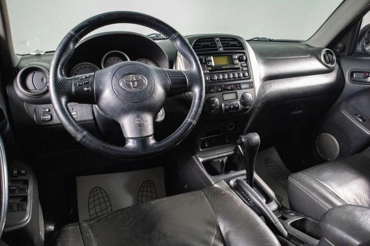 Toyota RAV4 11 из 16
