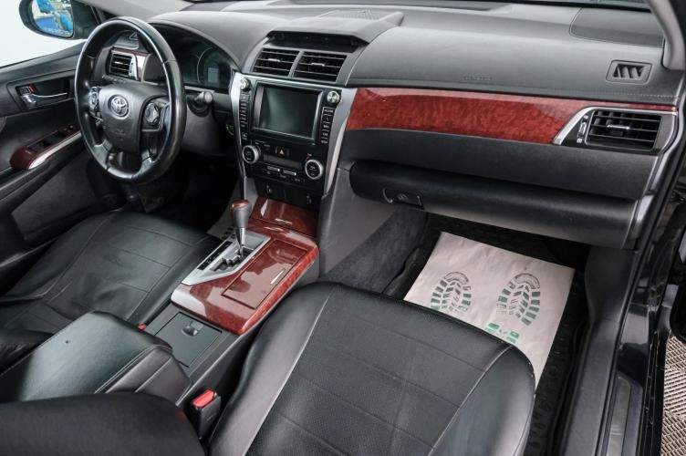 Toyota Camry 12 из 21