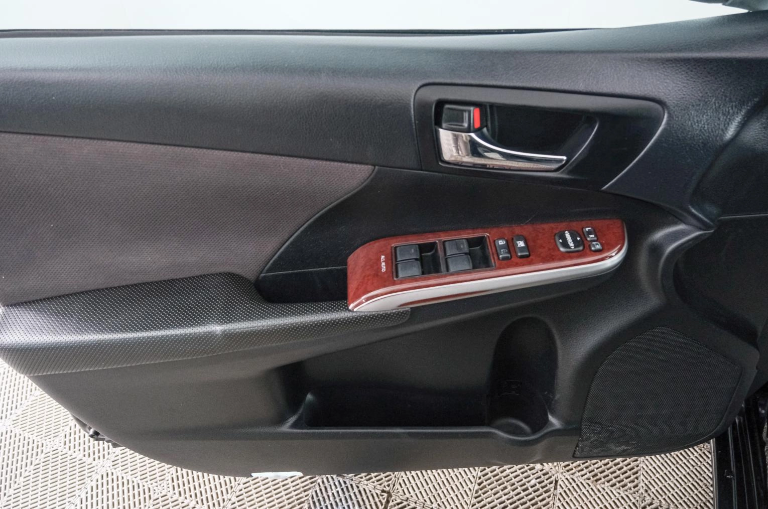 Toyota Camry 18 из 21