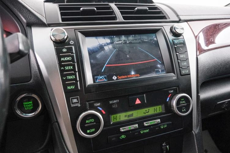 Toyota Camry 15 из 21