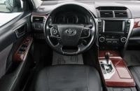 Toyota Camry 14 из 21