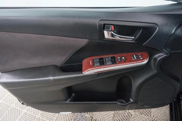 Toyota Camry 18 из 21