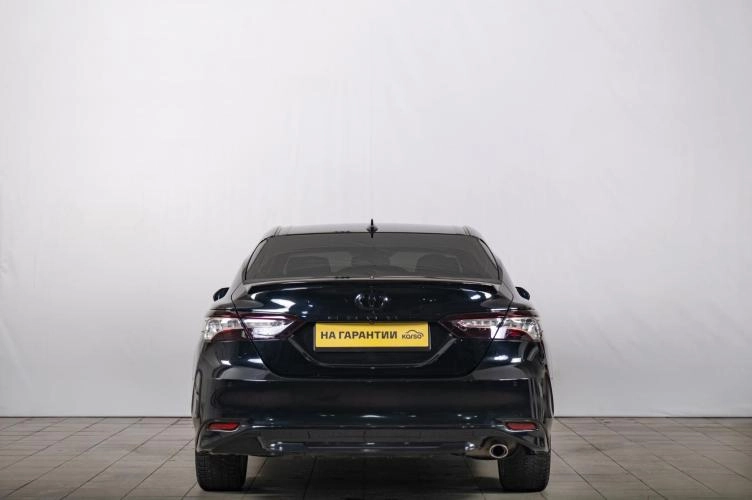 Toyota Camry 4 из 5