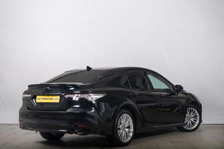 Toyota Camry 6 из 6