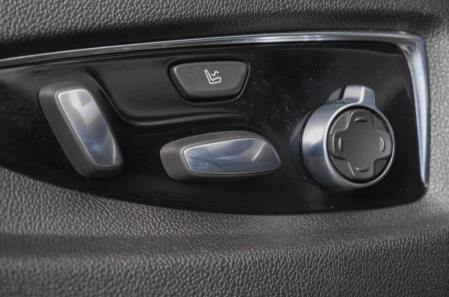 Cadillac Escalade 29 из 32