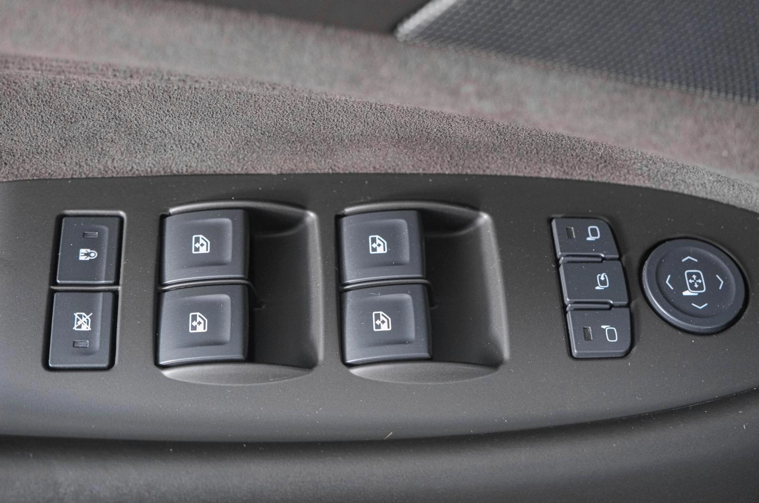 Cadillac Escalade 30 из 32