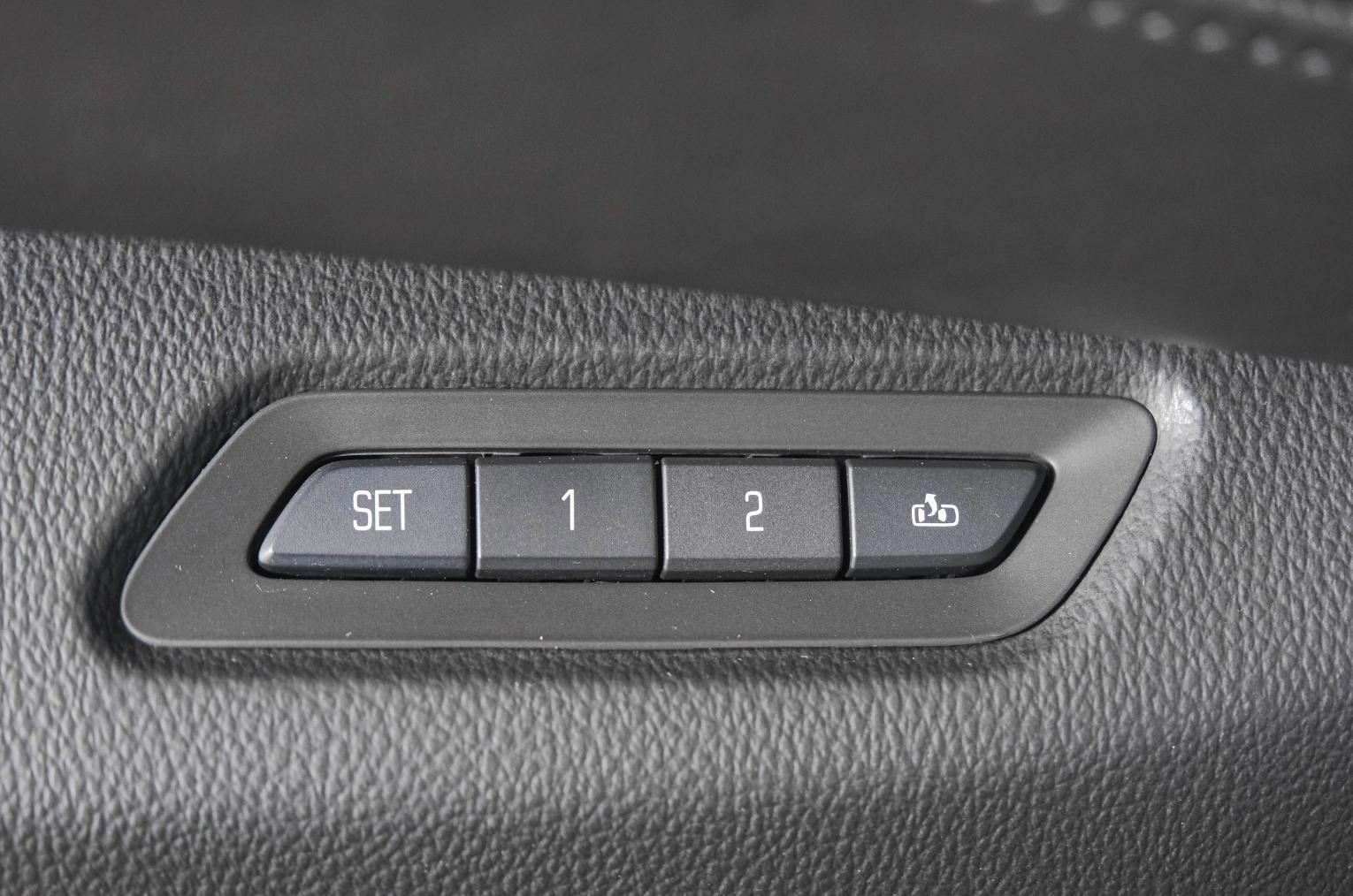 Cadillac Escalade 27 из 32