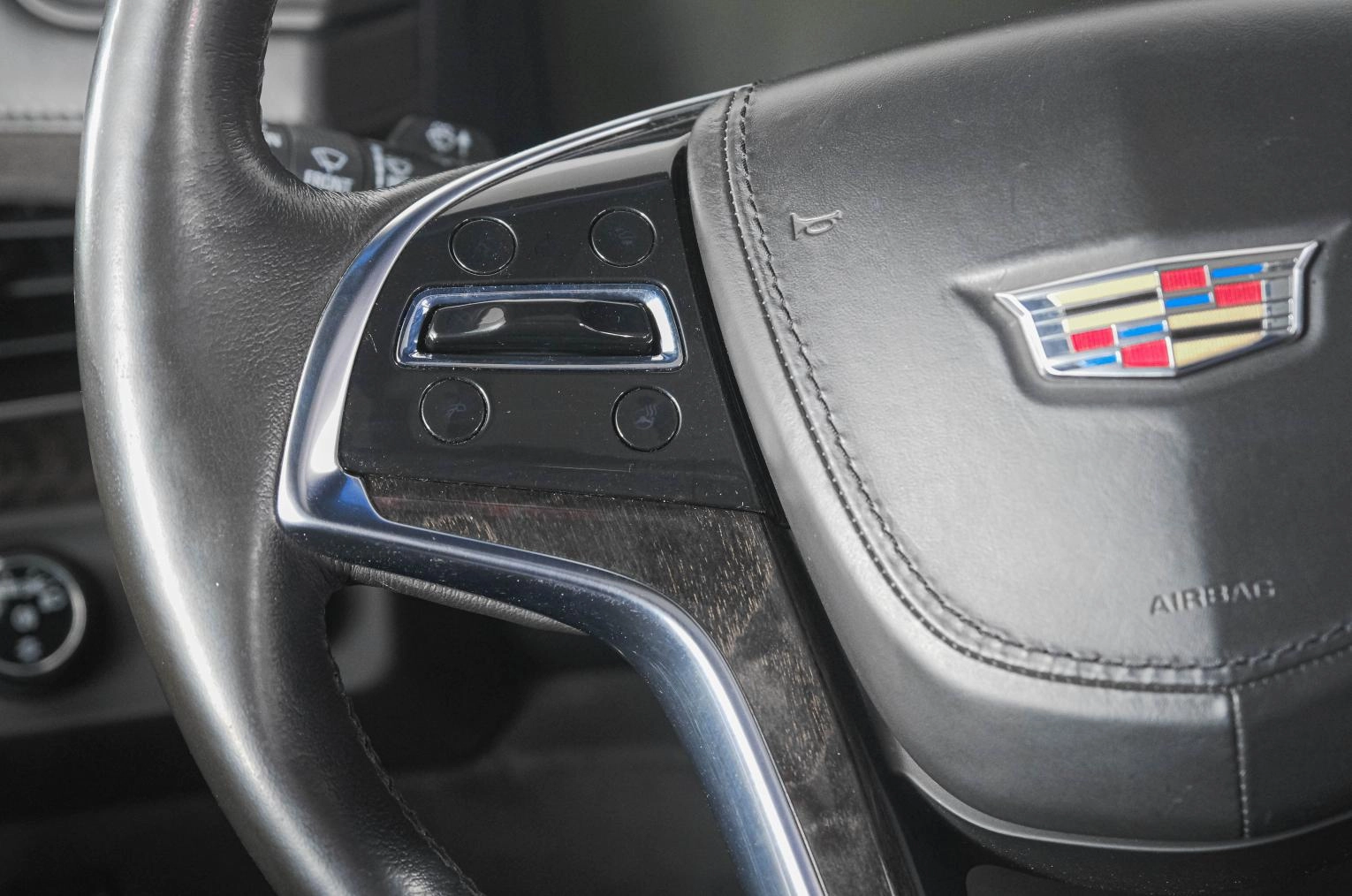 Cadillac Escalade 16 из 32