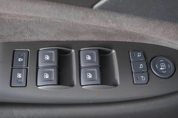 Cadillac Escalade 30 из 32