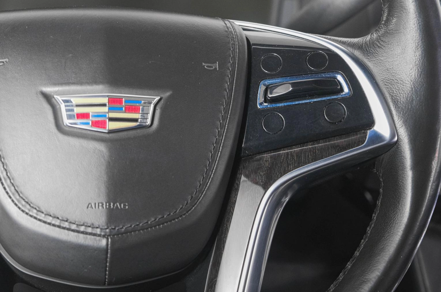 Cadillac Escalade 17 из 32