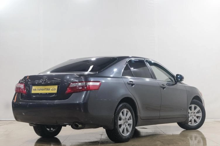 Toyota Camry 6 из 6