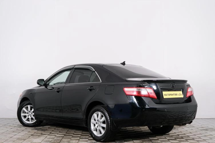 Toyota Camry 4 из 5