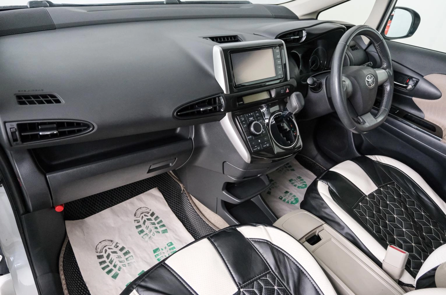 Toyota Wish 12 из 22