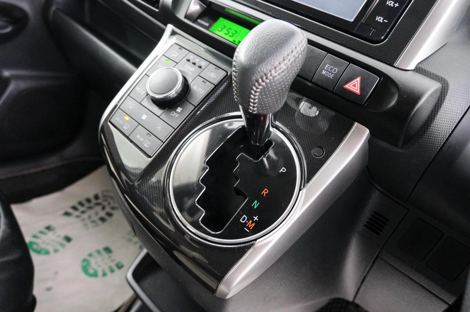Toyota Wish 16 из 22
