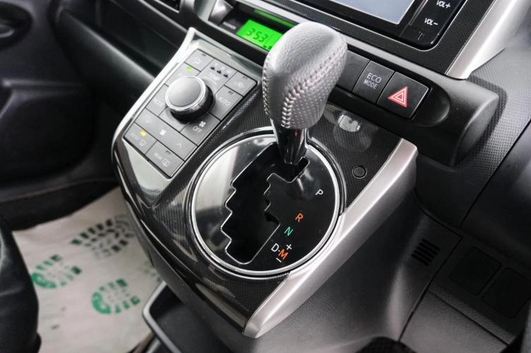 Toyota Wish 16 из 22