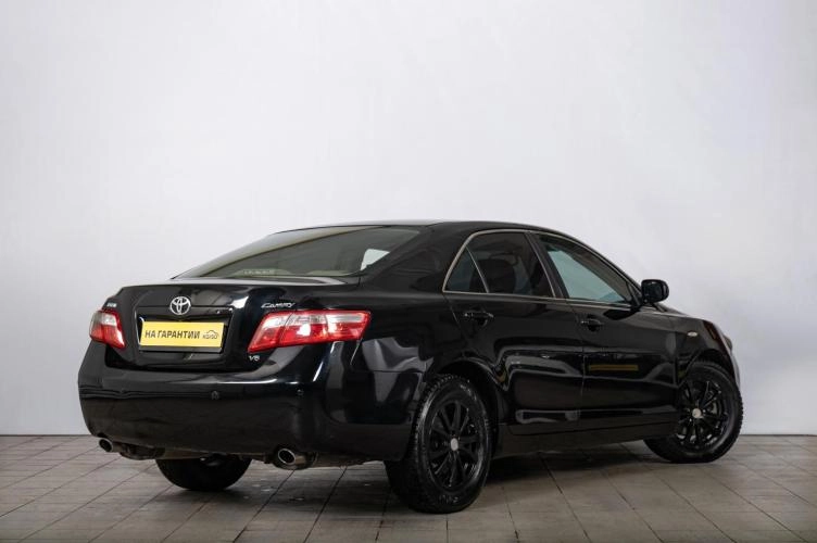 Toyota Camry 6 из 6