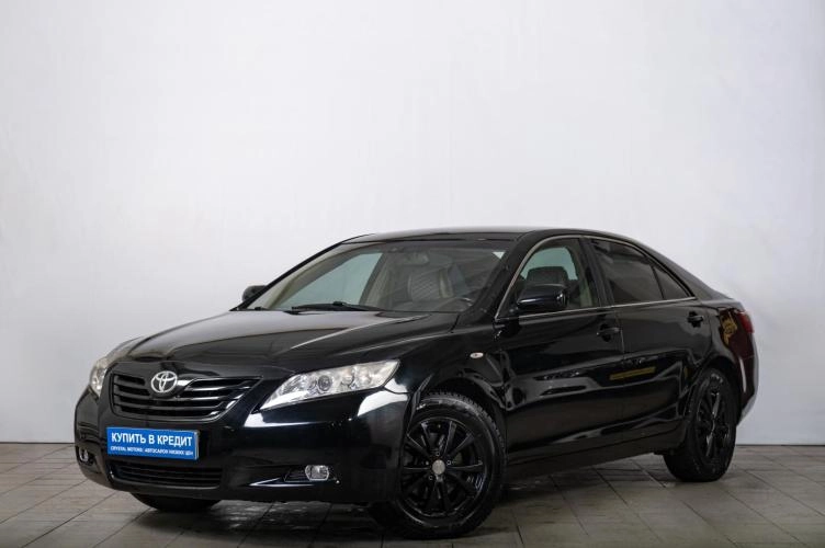 Toyota Camry 2 из 5