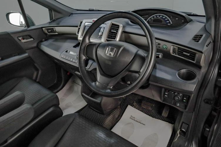 Honda Freed 9 из 16