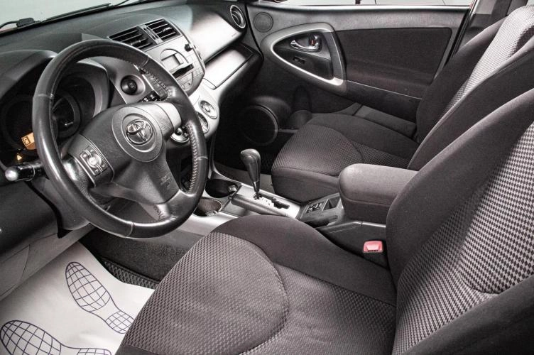 Toyota RAV4 8 из 16