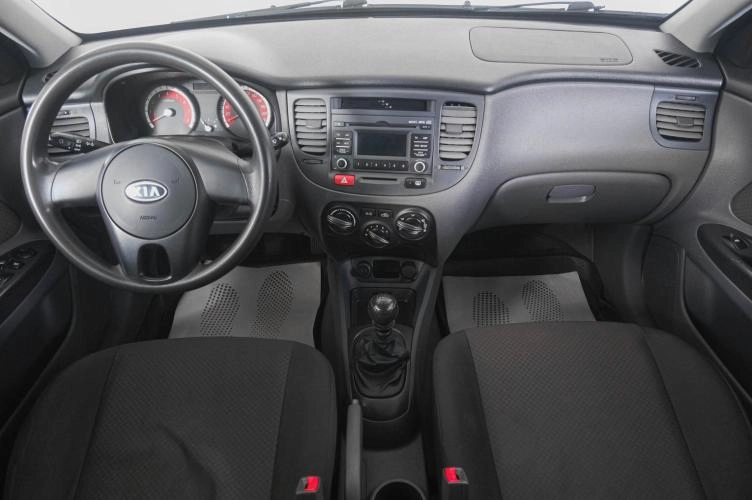 KIA Rio 13 из 19