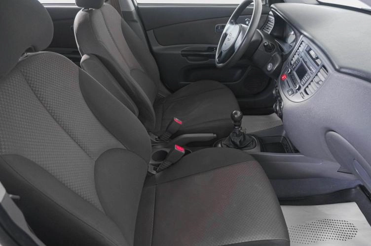 KIA Rio 11 из 19